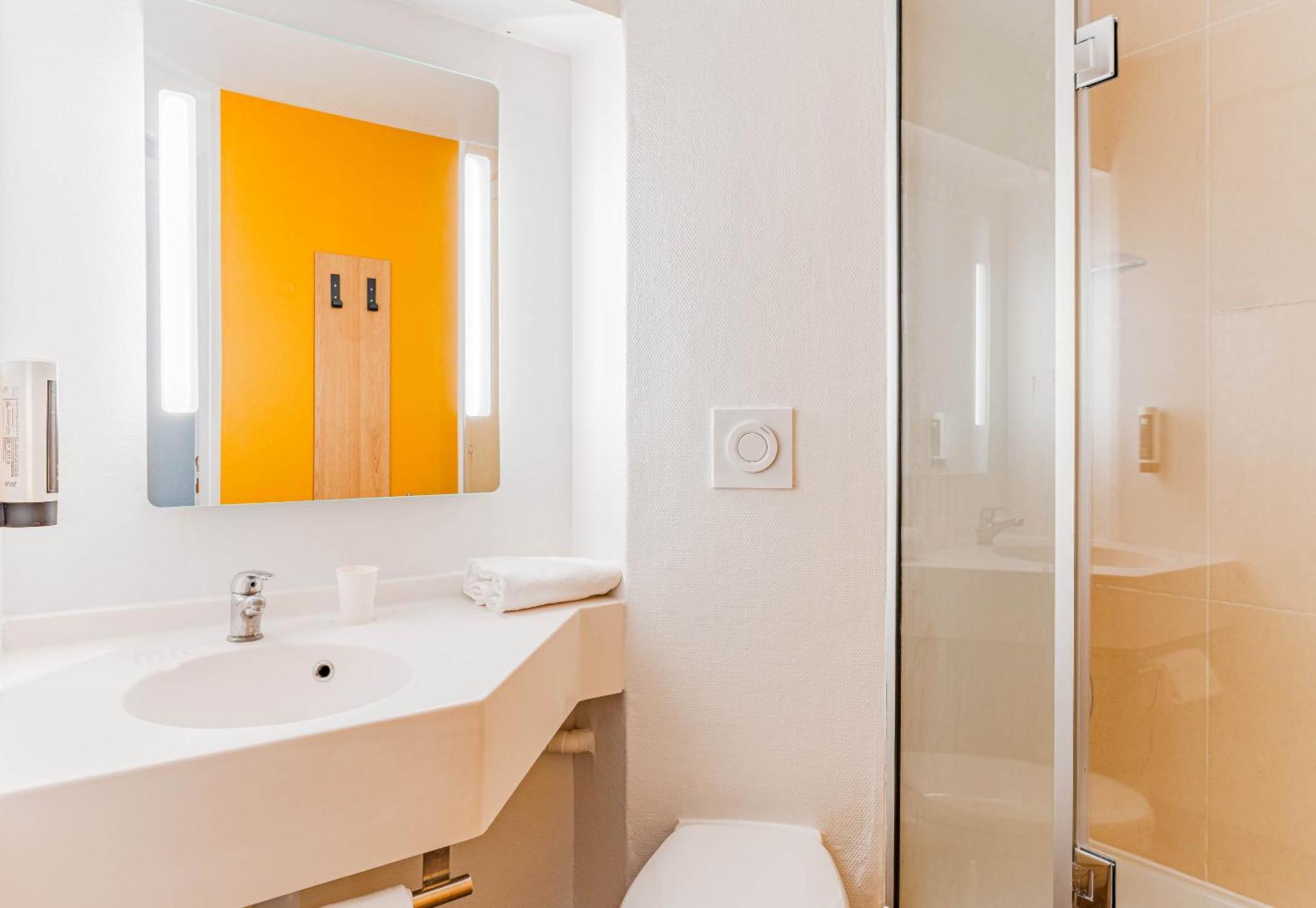 B&B Hotel Poitiers 3 Futuroscope Шассней-дю-Пуату Екстер'єр фото