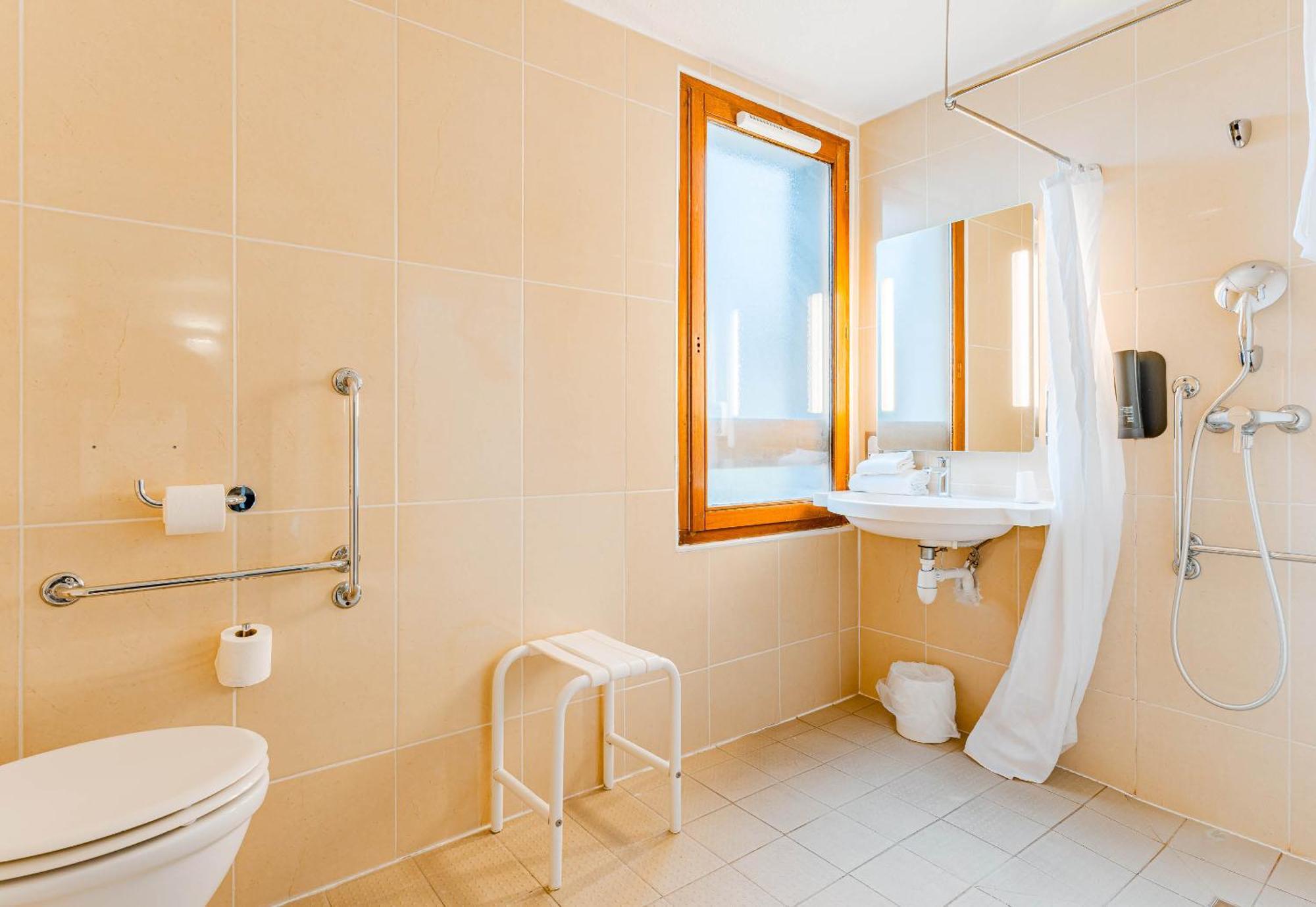 B&B Hotel Poitiers 3 Futuroscope Шассней-дю-Пуату Екстер'єр фото